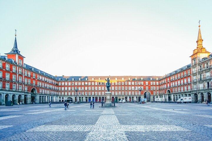 Madrid Scavenger Hunt & Highlights Self-Guided Walking Tour
