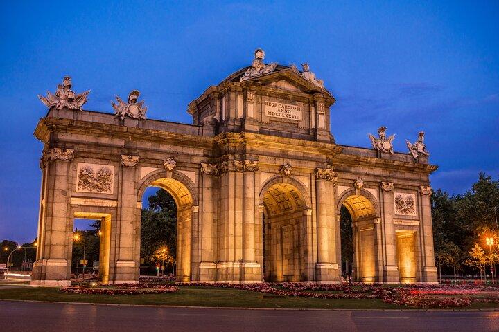 Madrid Scavenger Hunt & Highlights Self-Guided Walking Tour