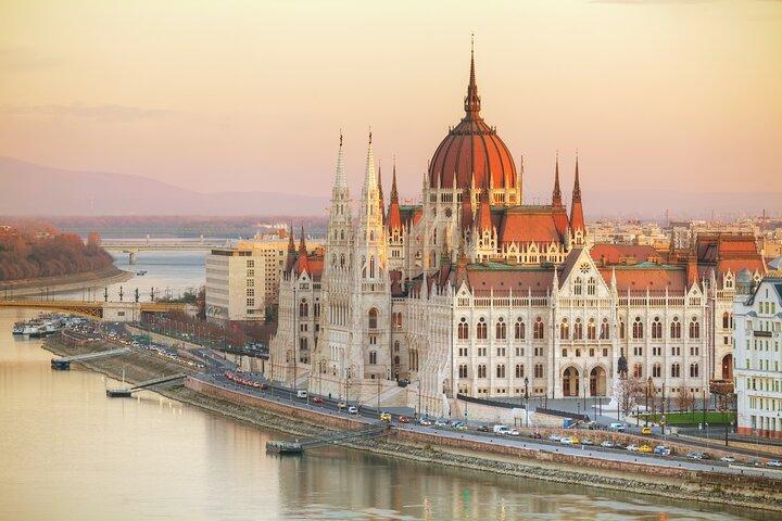 Budapest Scavenger Hunt & Highlights Self-Guided Walking Tour