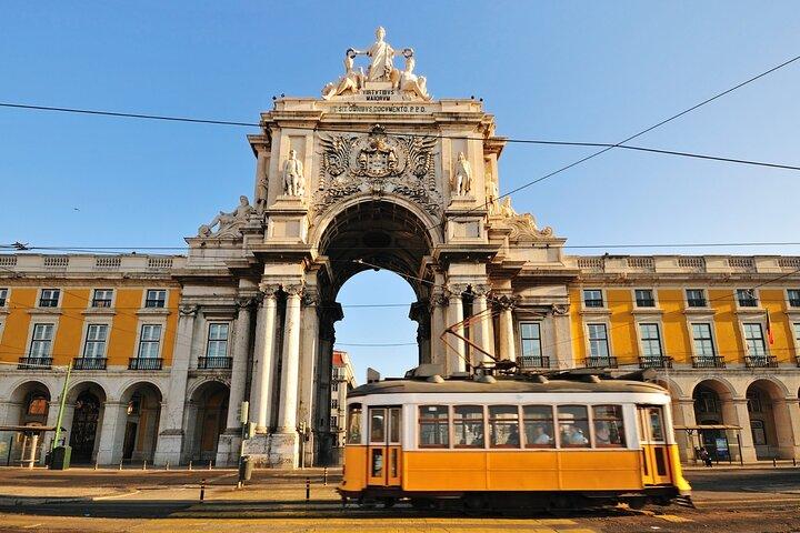 Lisbon Scavenger Hunt & Highlights Self-Guided Walking Tour