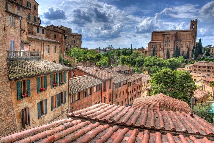 Siena Scavenger Hunt & Highlights Self-Guided Walking Tour