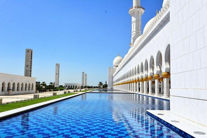 Abu Dhabi City Tour With Shaikh Zayed Grand Mosque.