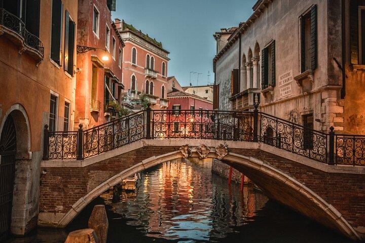 Venice Scavenger Hunt & Highlights Self-Guided Walking Tour