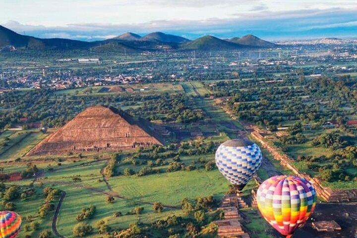 Sunrise HotAir Balloon Adventure Over Teotihuacan's Pyramids