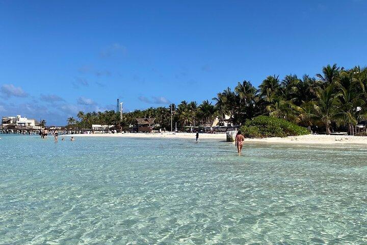 Isla Mujeres Basic Tour in Catamaran with Snorkel and Open Bar