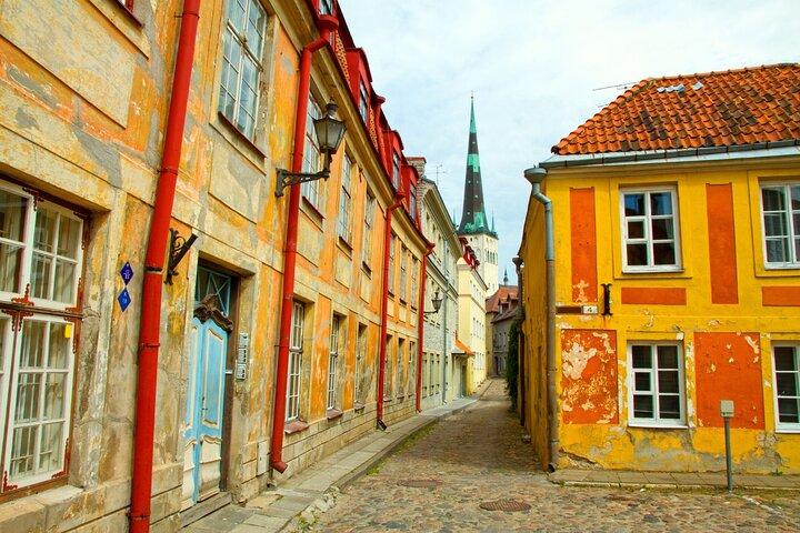 Tallinn Scavenger Hunt & Highlights Self-Guided Walking Tour