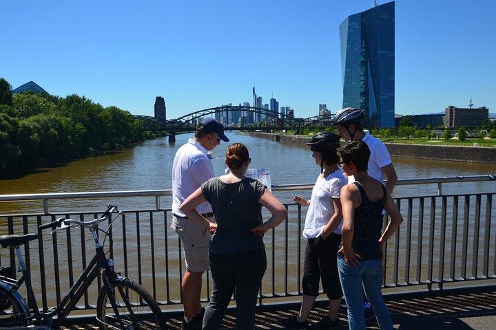 Bike tour Frankfurt: city tour by bike to Skyline, Goethe, and apple wine