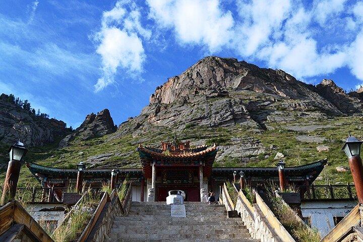Chinggis Khan Equestrian Statue Complex & Terelj National Park -Private Day Tour