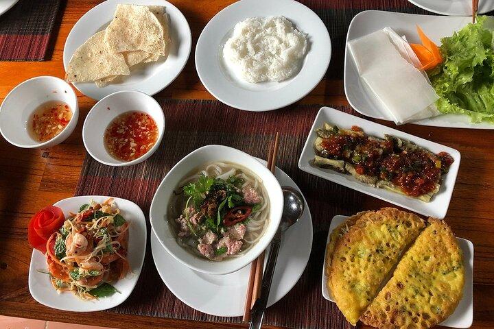 Private HoiAn Ancient Town Night Market Street food tour by Night