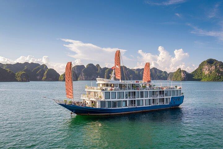Verdure Lotus Classic Cruise in Halong Bay & Lan Ha Bay (2D1N)