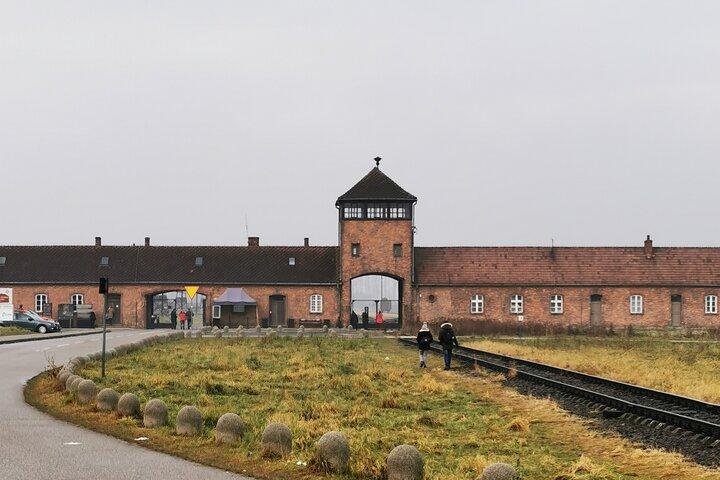 Guided Tour from Krakow to Auschwitz Birkenau with hotel pick up