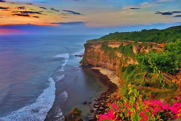 Uluwatu Sunset Trip with Kecak Dance Show and Jimbaran Dinner