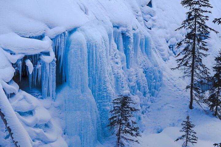 Johnston Canyon Frozen Waterfalls - Small Group Tour