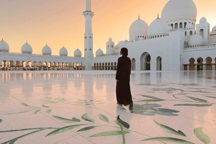 Private Sheikh Zayed Grand Mosque guided tour by UAE national guide