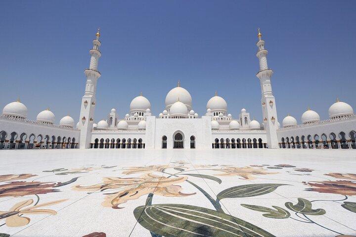 Private Sheikh Zayed Grand Mosque guided tour by UAE national guide
