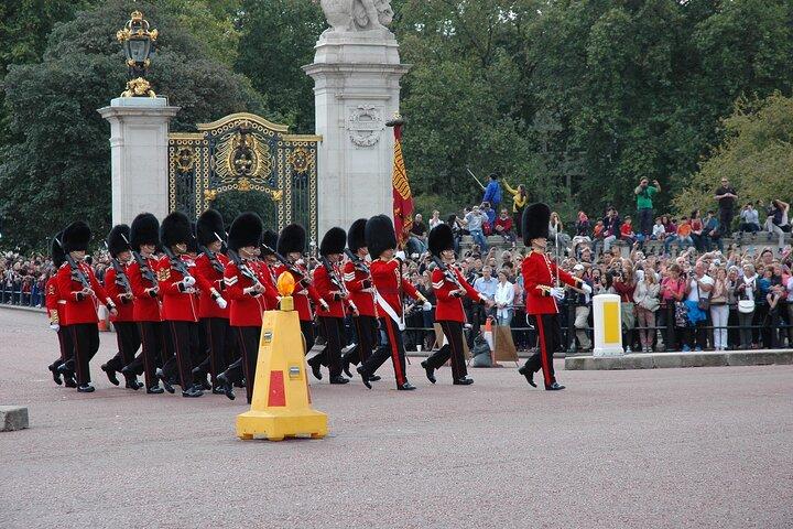 Full Day London Tour with Chauffeur: Includes Entry to Landmarks