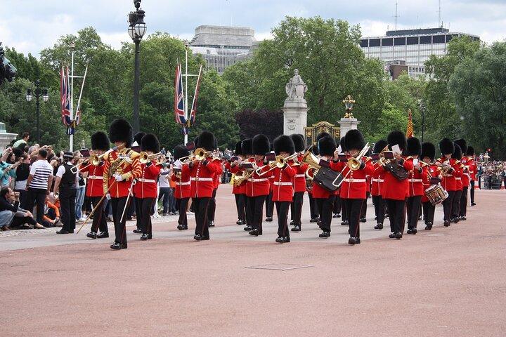 Full Day London Tour with Chauffeur: Includes Entry to Landmarks