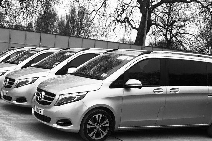 Private Transfer to Windsor Castle (Including Tickets) 7 Passengers