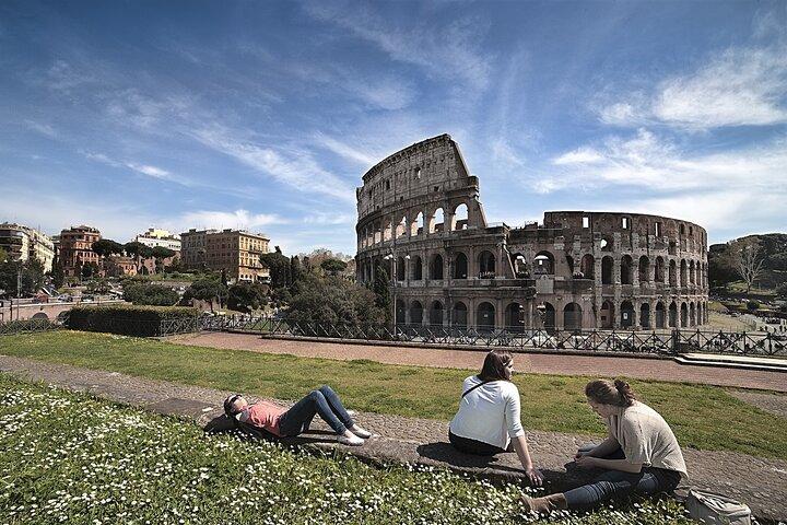 Small Group Tour to Colosseum, Forum & Palatine in English