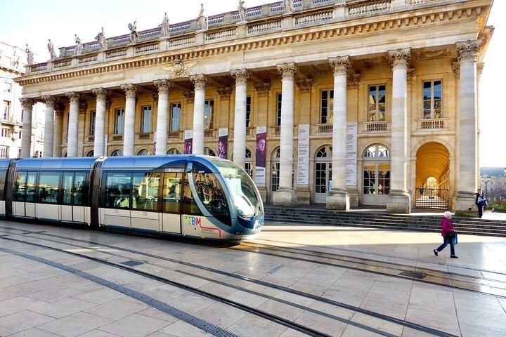 Private - Best of Bordeaux Walking Tour + Glass of Bordeaux Wine