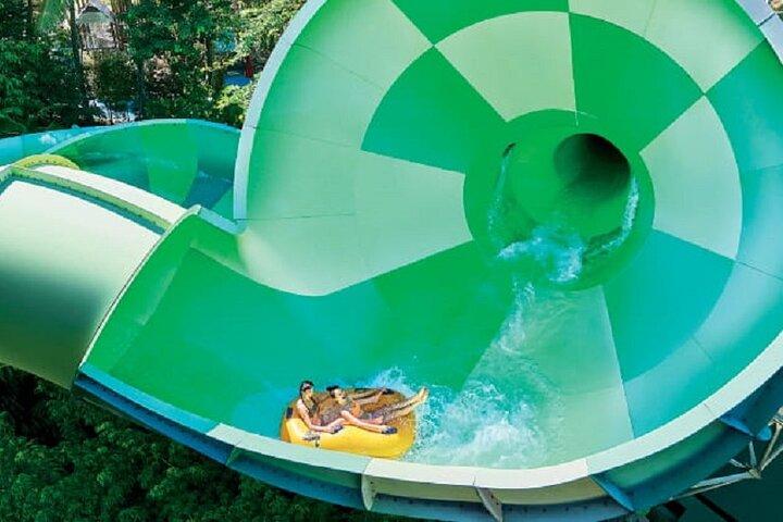 Singapore: Adventure Cove Waterpark Ticket & Transfer