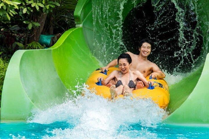 Singapore: Adventure Cove Waterpark Ticket & Transfer