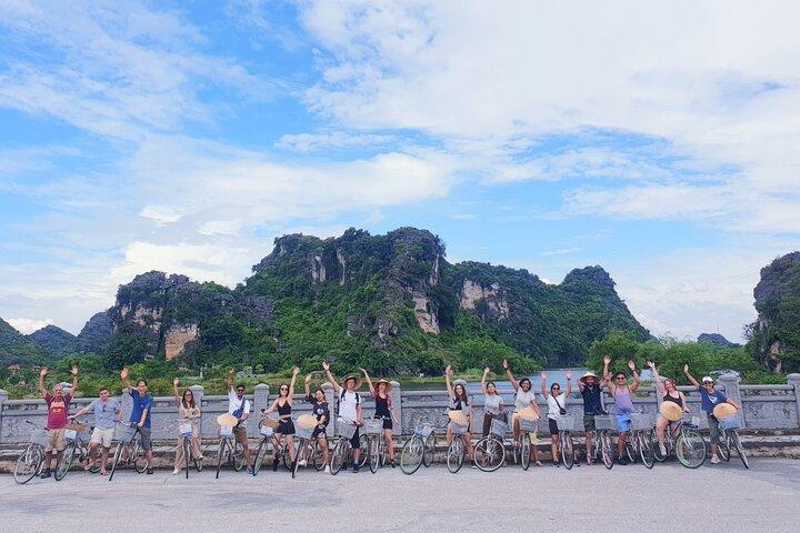 Highlight Ninh Binh Full Day Tour Tam Coc Boat, Mua Cave, Hoa Lu
