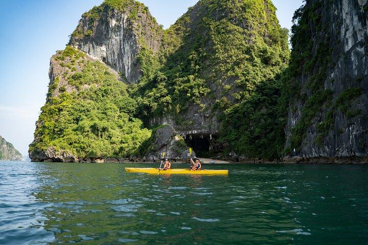 The utmost luxury Halong Bay cruise full day: route avoid crowded