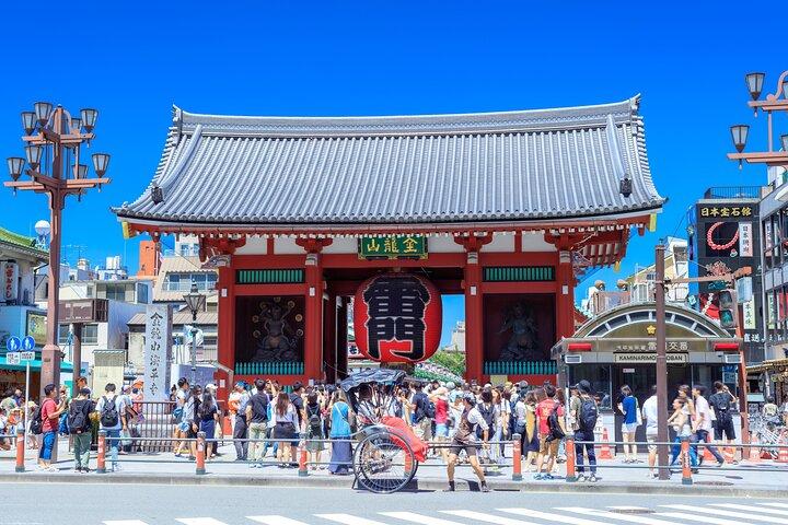 Asakusa: Traditional exquisite lunch after history tour
