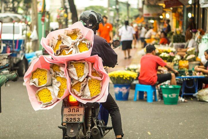Morning in Tuk-tuk to discover Bangkok with your English-speaking guide