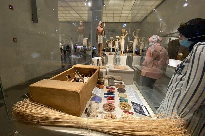 The Great Pyramids of Giza & the National Museum Tour With Dinner Cruise