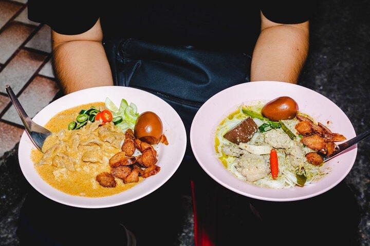 Bangkok Backstreets Food Tour with 15+ Tastings