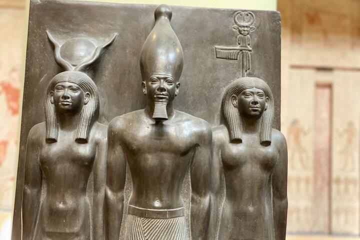 Private Tour to Pyramids & The Egyptian Museum With Lunch
