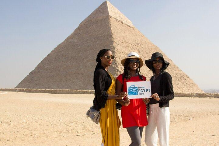 Private Tour to Pyramids & The Egyptian Museum With Lunch
