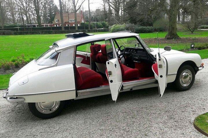 Paris City Tour 1h00 Citroën DS Vintage with Open Roof
