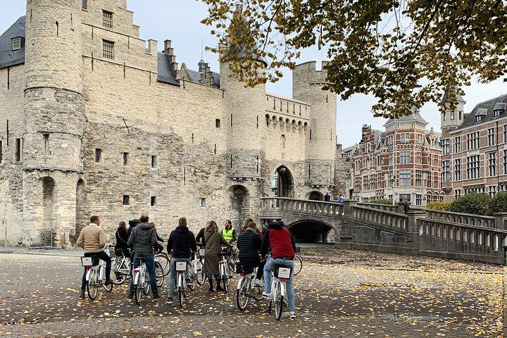 Guided Bike Tour: 2 Hours Highlights of Antwerp