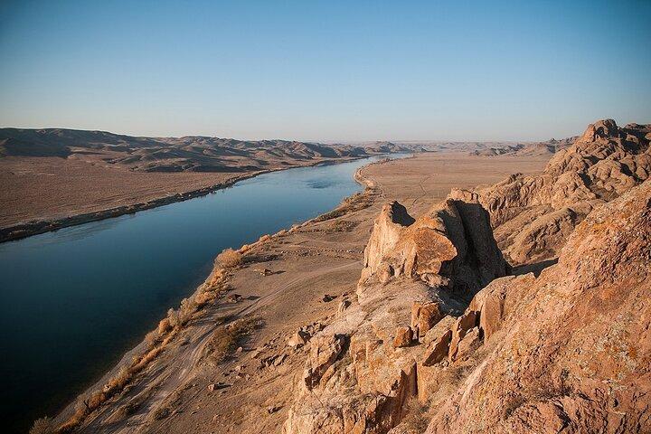 1 Day Tour: Castle of nomads & Buddha petroglyphs