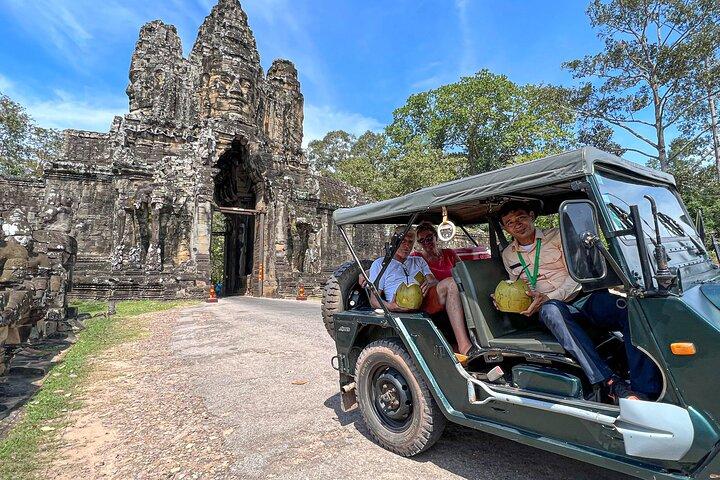 Angkor Wat Sunrise and Market Tour by Jeep