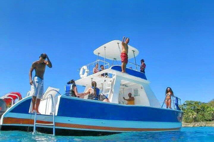 Amber Cove - Taino Bay Party Boat Snorkeling Whit Locale BBQ Tour