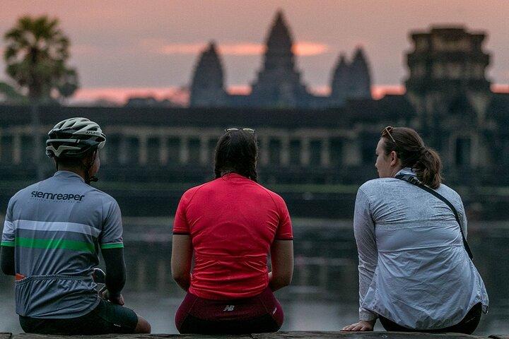 Angkor Sunrise Bike Tour / E-Bike or Tuk Tuk