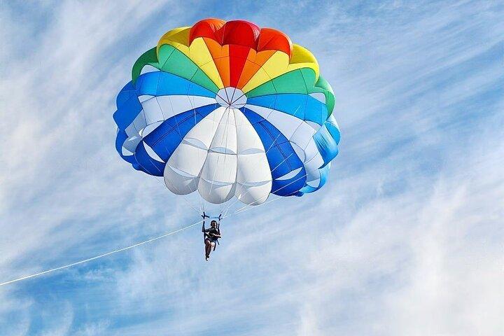 Parasailing in Dubai