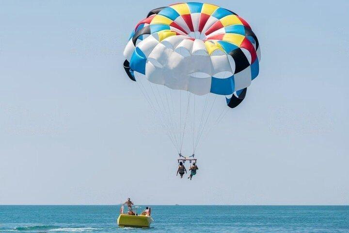 Parasailing in Dubai