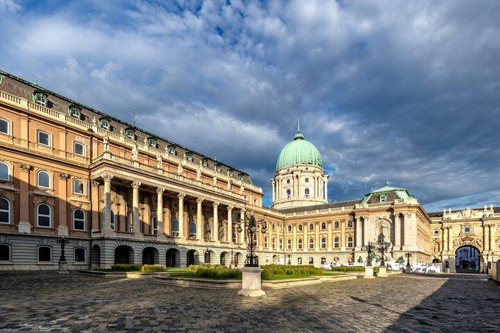 Free Walking tour in the Buda Castle incl. Fisherman's Bastion
