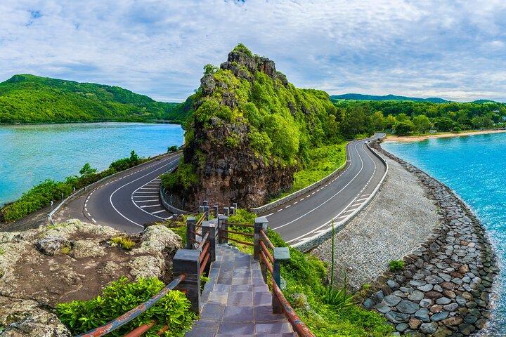 Adventure Instagram Tour: Hike Le Morne, Maconde, 7-Coloured Earth & Waterfall