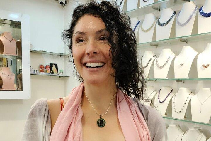 Customized Half Day or Full Day Delhi Shopping Tour with Female Consultant