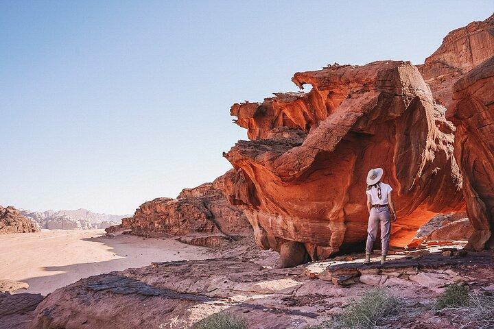 Wadi Rum: Explorer Jeep Tour PASS + Local Food + Optional Stay