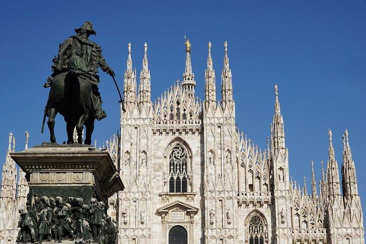 Milan: La Scala Theater and Duomo Rooftops - Semi private tour