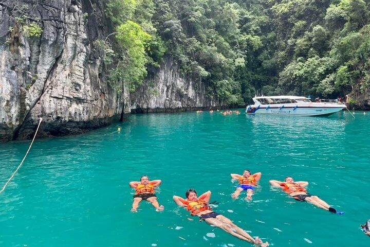 Phi Phi Island Adventure Day Tour from Phuket Speedboat/Catamaran