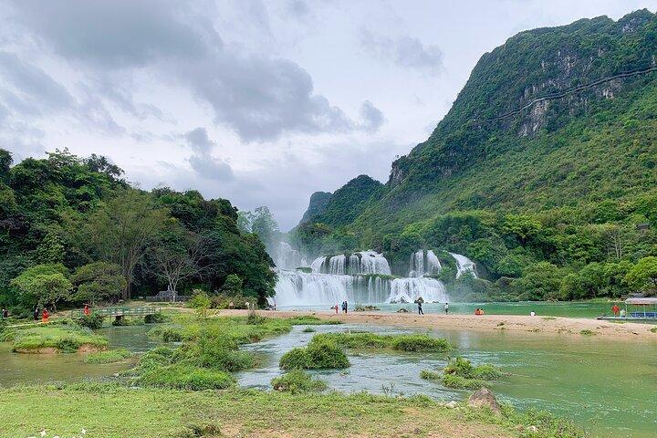 Ban Gioc Waterfall & Ba Be Lake : 3 Days Group Tour from Hanoi