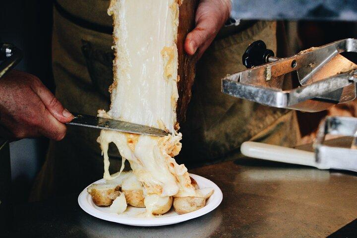 Paris Christmas Food Tour with a Local Guide, and Seasonal Treats
